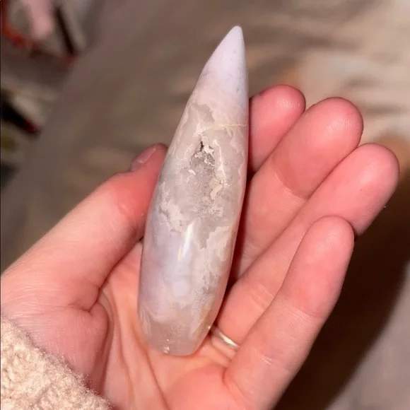 Elegant Stone Accent Piece - Picture 3 of 4